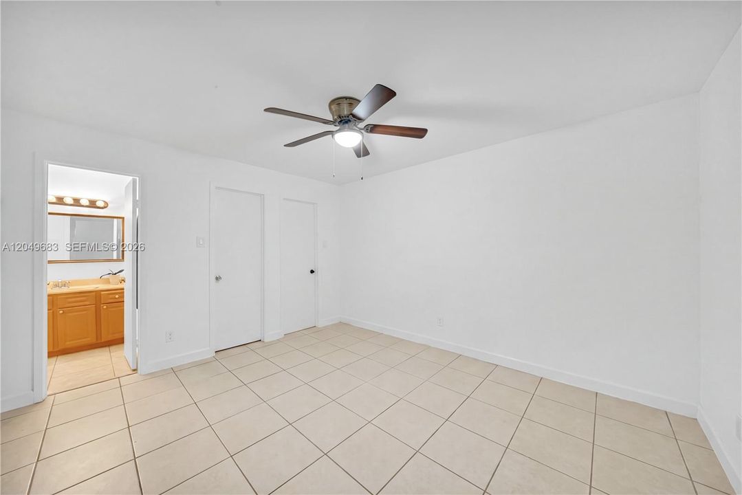 For Rent: $2,500 (2 beds, 2 baths, 949 Square Feet)