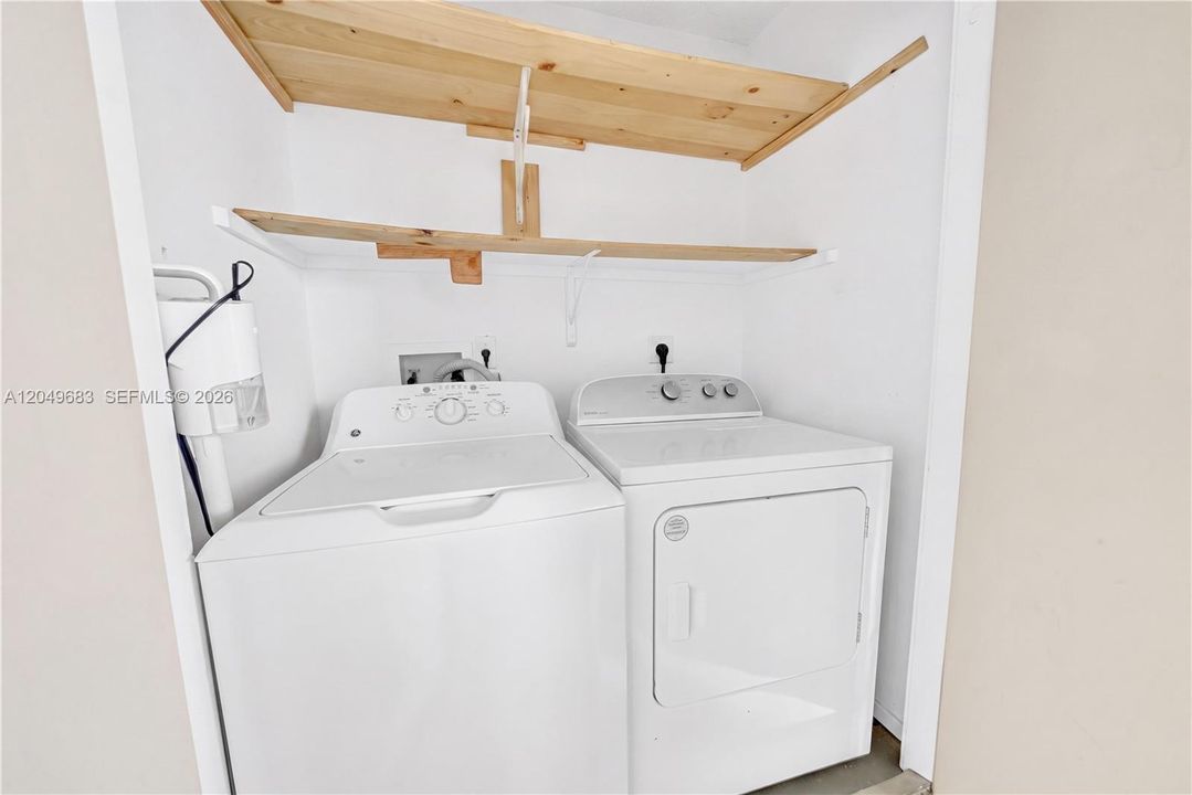 For Rent: $2,500 (2 beds, 2 baths, 949 Square Feet)