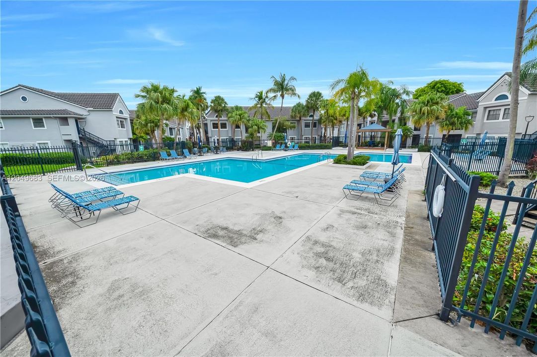 For Rent: $2,500 (2 beds, 2 baths, 949 Square Feet)