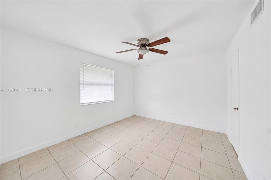 For Rent: $2,500 (2 beds, 2 baths, 949 Square Feet)