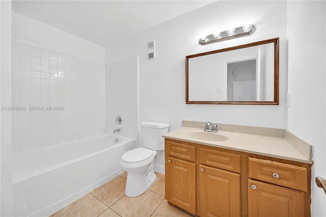 For Rent: $2,500 (2 beds, 2 baths, 949 Square Feet)