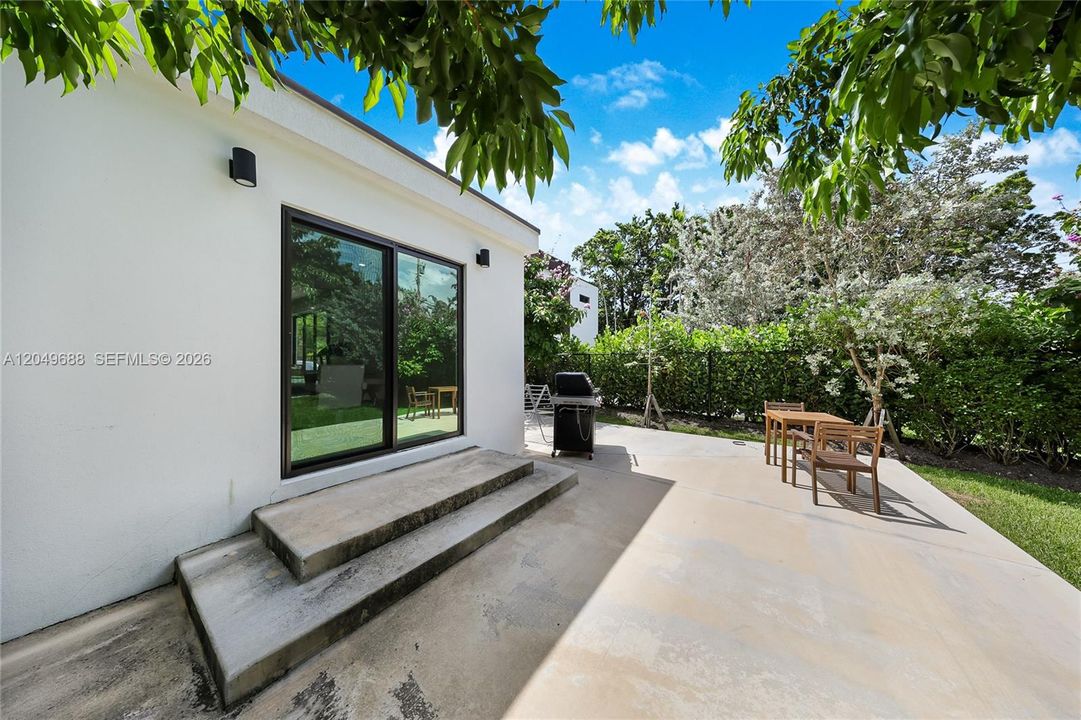 For Rent: $6,900 (3 beds, 2 baths, 1828 Square Feet)