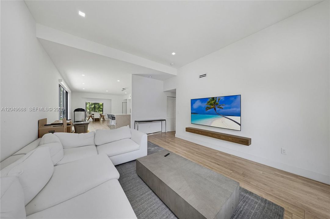 For Rent: $6,900 (3 beds, 2 baths, 1828 Square Feet)