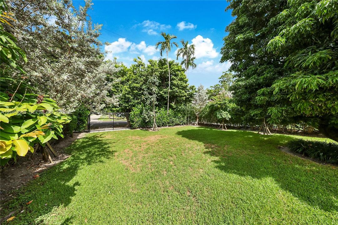 For Rent: $6,900 (3 beds, 2 baths, 1828 Square Feet)