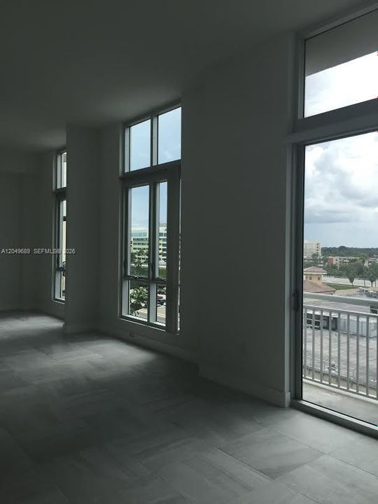 For Rent: $2,800 (1 beds, 1 baths, 916 Square Feet)