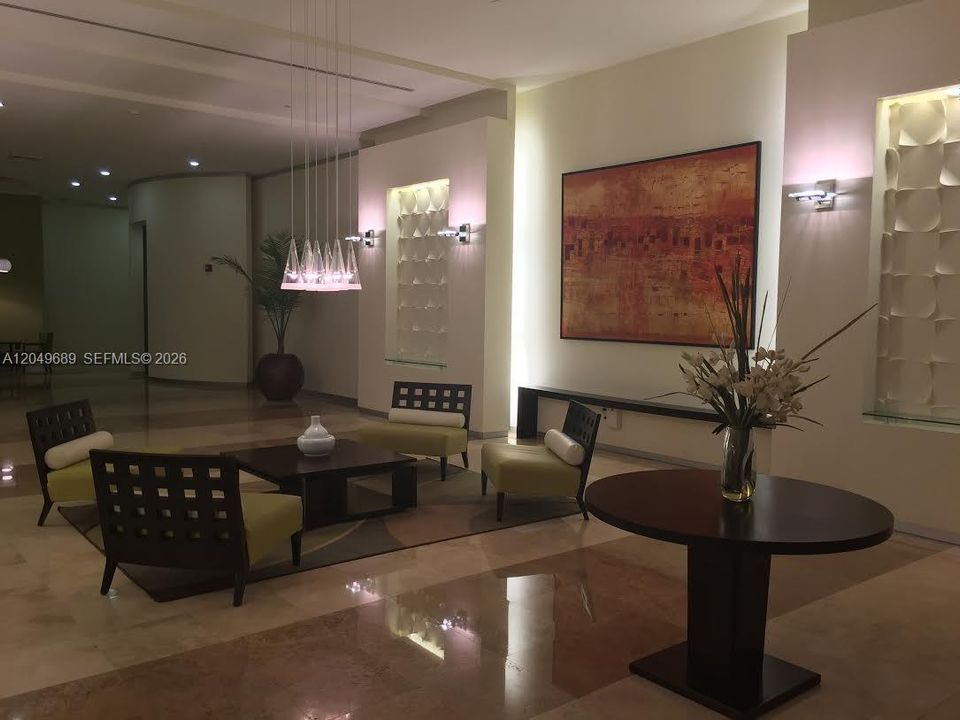For Rent: $2,800 (1 beds, 1 baths, 916 Square Feet)