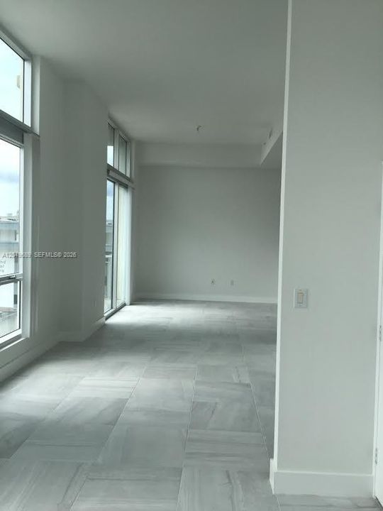For Rent: $2,800 (1 beds, 1 baths, 916 Square Feet)