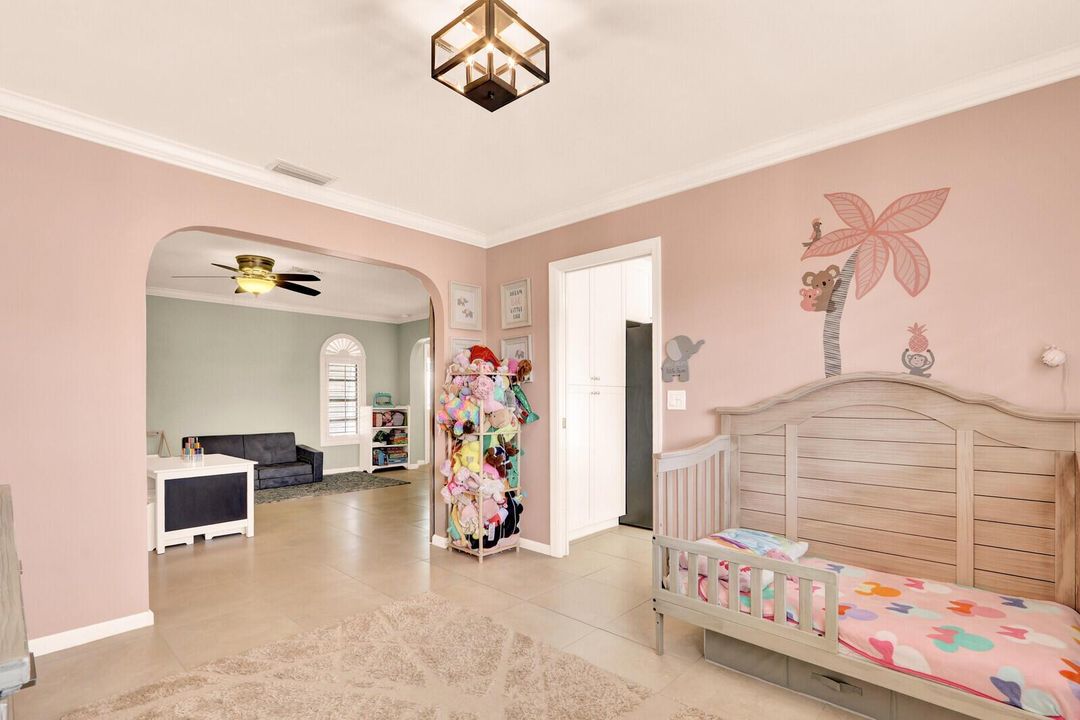 Bedroom/Dining Room