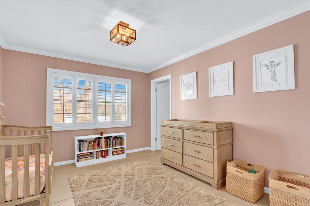 Bedroom/Dining Room