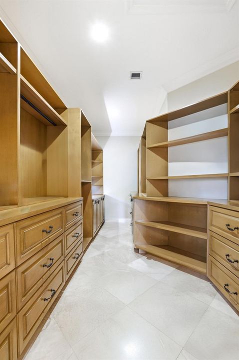 Walk-in closet