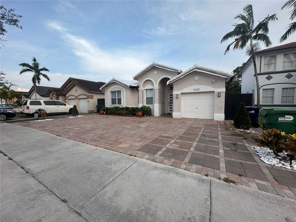 For Rent: $3,600 (3 beds, 2 baths, 1618 Square Feet)