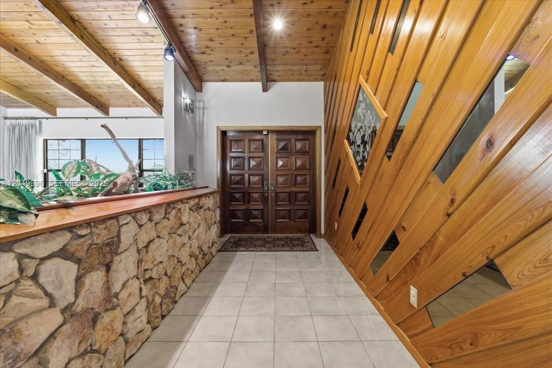 На продажу: $2,050,000 (3 спален, 2 ванн, 3320 Квадратных фут)