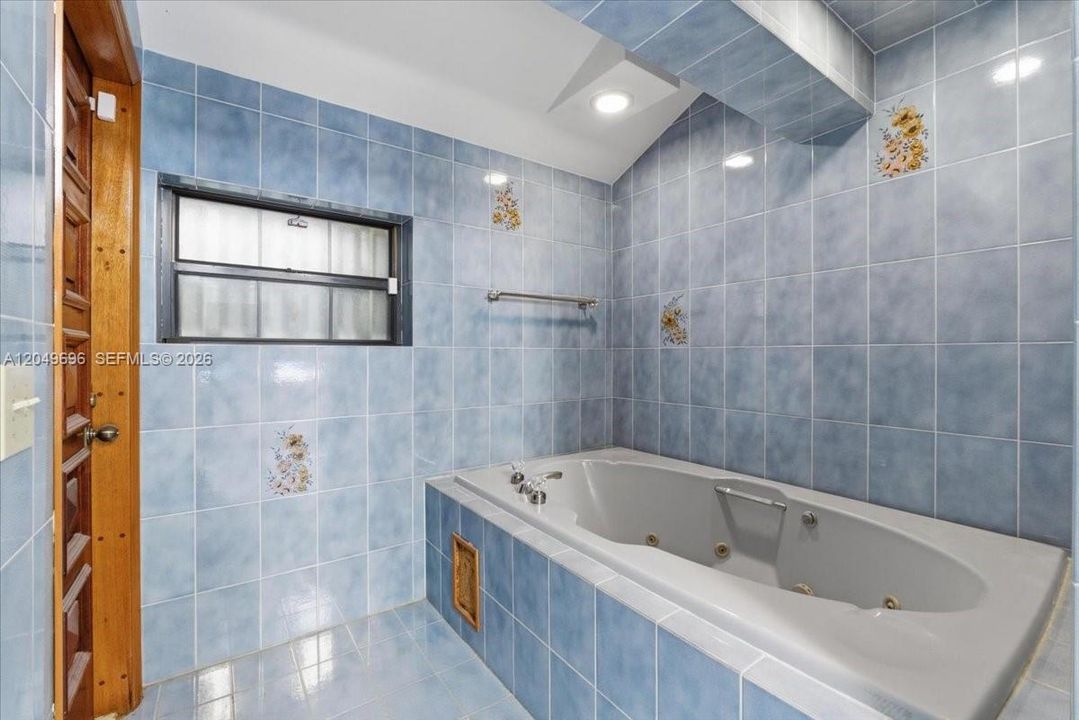 На продажу: $2,050,000 (3 спален, 2 ванн, 3320 Квадратных фут)