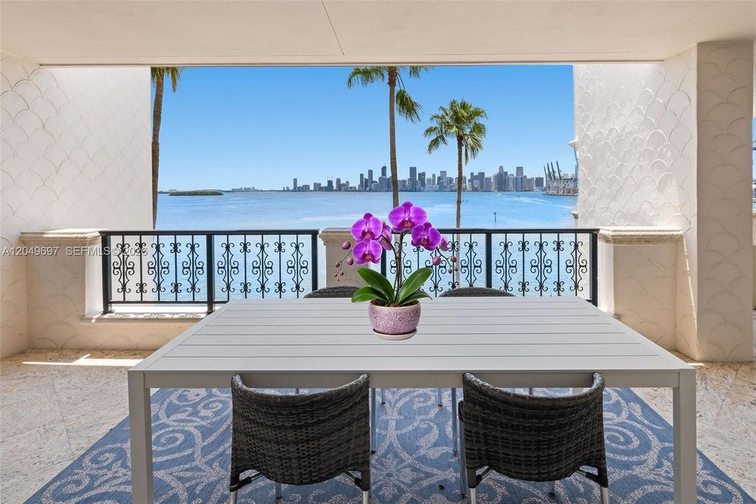 For Rent: $18,000 (2 beds, 2 baths, 1950 Square Feet)