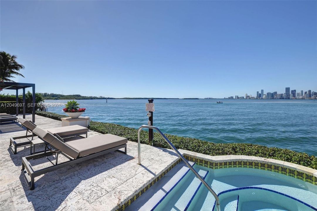 For Rent: $18,000 (2 beds, 2 baths, 1950 Square Feet)