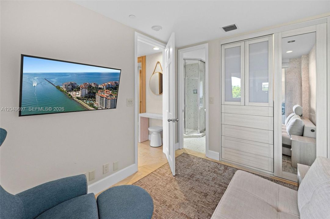 For Rent: $18,000 (2 beds, 2 baths, 1950 Square Feet)