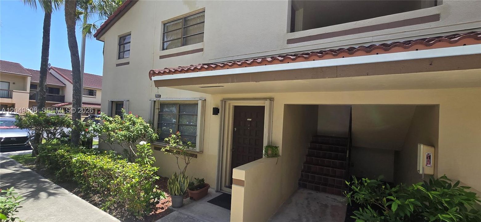 Activo con contrato: $289,000 (2 camas, 2 baños, 1030 Pies cuadrados)