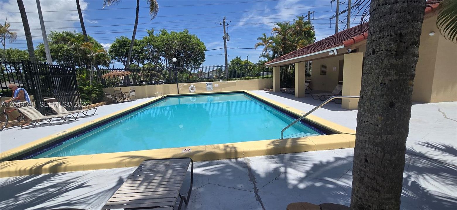 Activo con contrato: $289,000 (2 camas, 2 baños, 1030 Pies cuadrados)