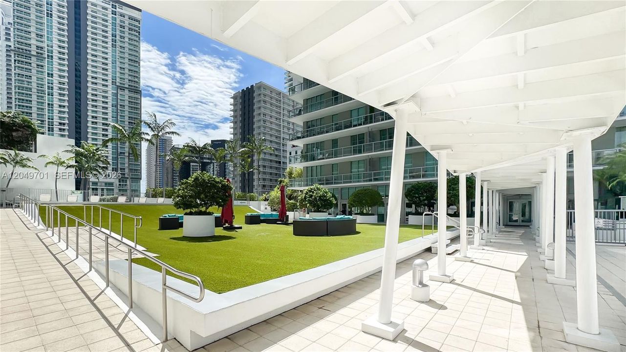 Active With Contract: $2,950 (1 beds, 1 baths, 705 Square Feet)
