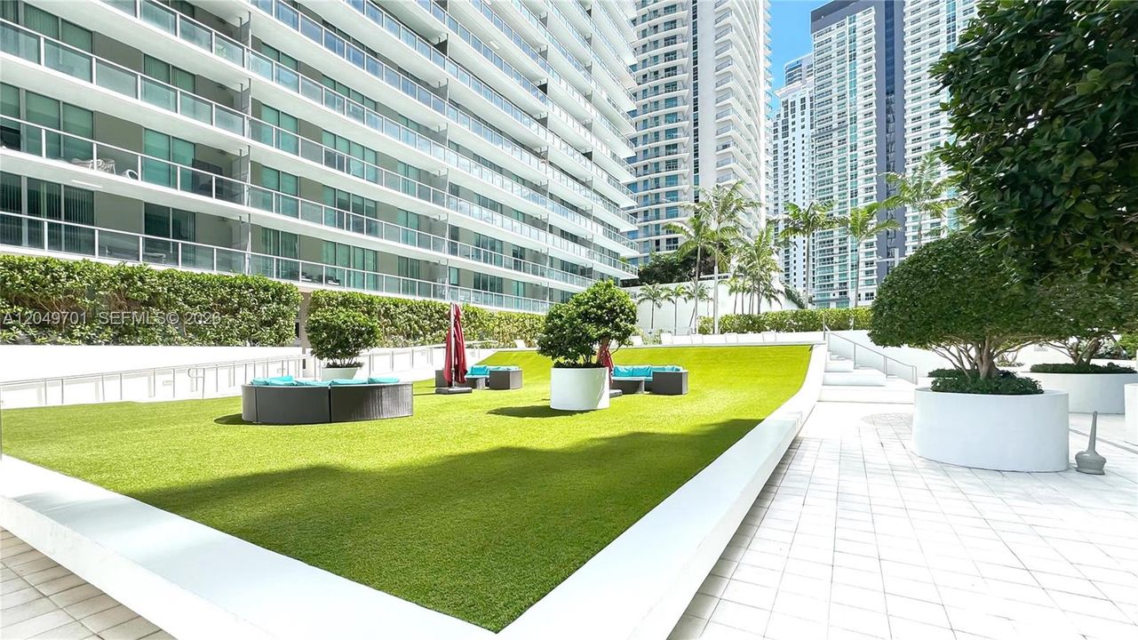 Active With Contract: $2,950 (1 beds, 1 baths, 705 Square Feet)
