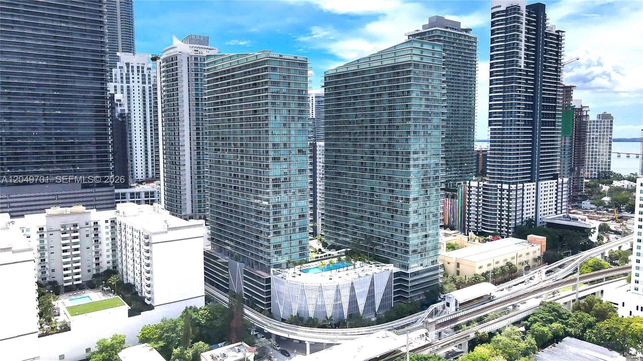 Active With Contract: $2,950 (1 beds, 1 baths, 705 Square Feet)