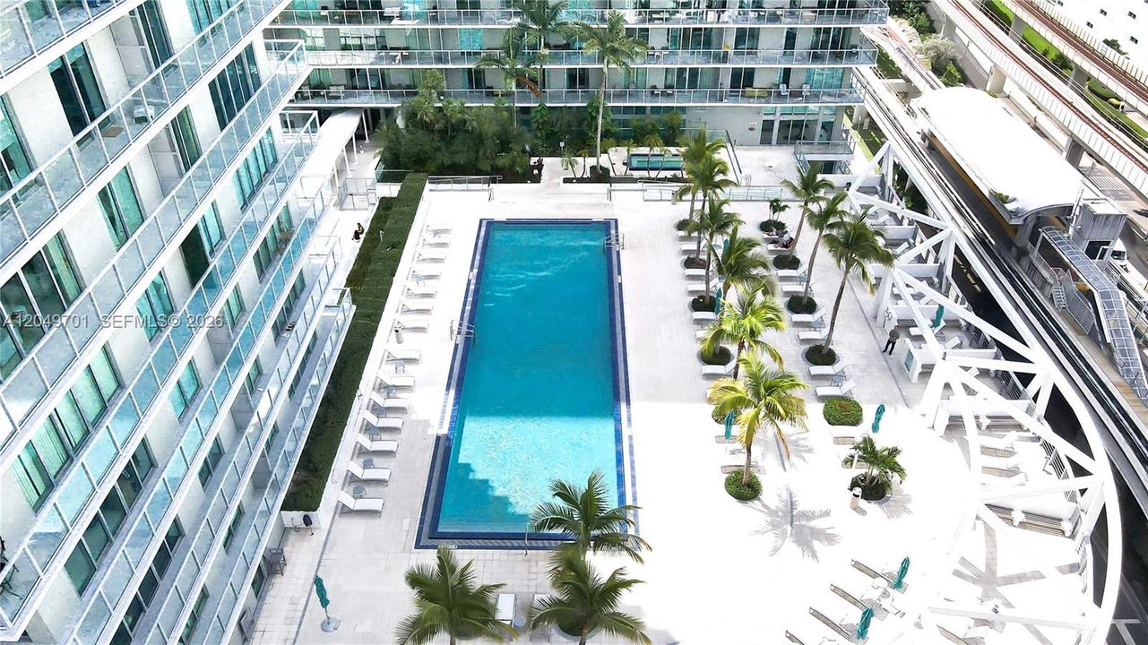 Active With Contract: $2,950 (1 beds, 1 baths, 705 Square Feet)