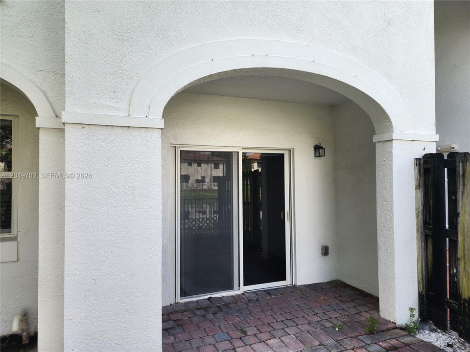 For Rent: $3,100 (3 beds, 2 baths, 1227 Square Feet)