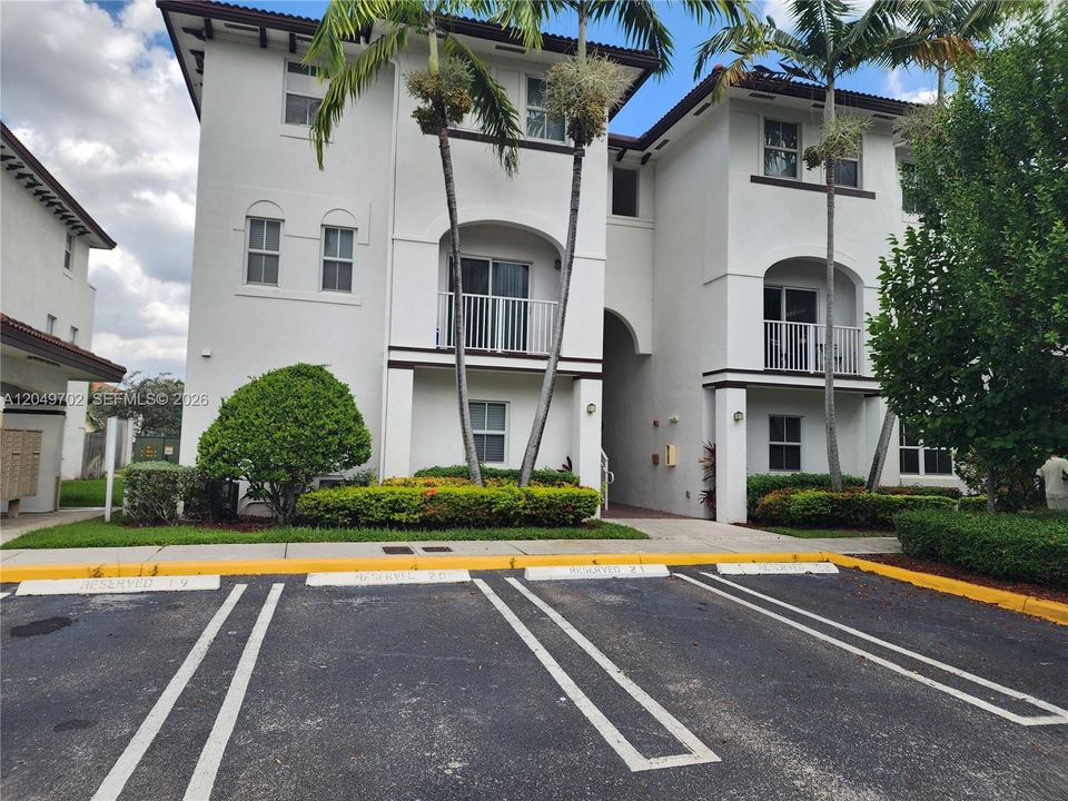 For Rent: $3,100 (3 beds, 2 baths, 1227 Square Feet)