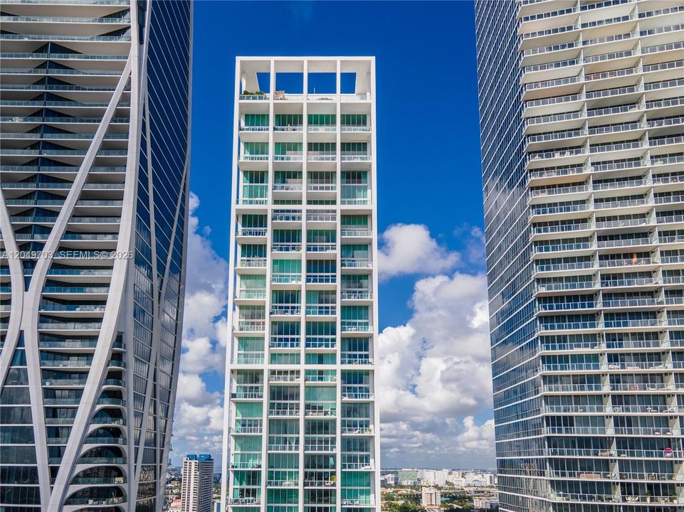 На продажу: $1,999,999 (2 спален, 2 ванн, 1802 Квадратных фут)