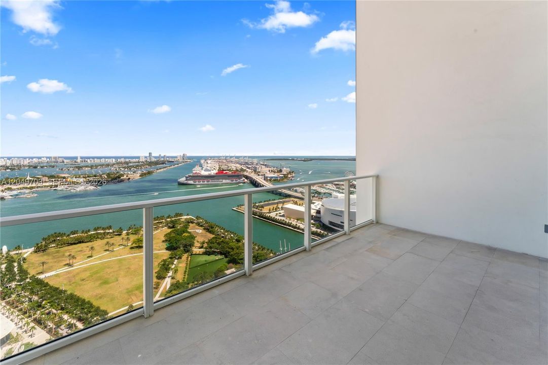 На продажу: $1,999,999 (2 спален, 2 ванн, 1802 Квадратных фут)