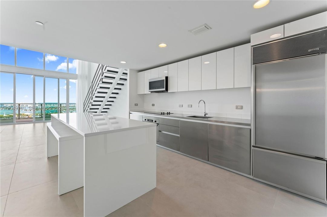 На продажу: $1,999,999 (2 спален, 2 ванн, 1802 Квадратных фут)