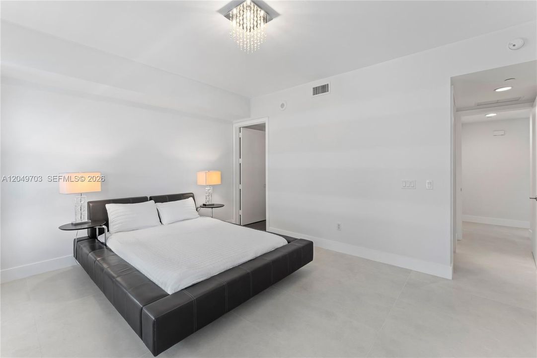 На продажу: $1,999,999 (2 спален, 2 ванн, 1802 Квадратных фут)