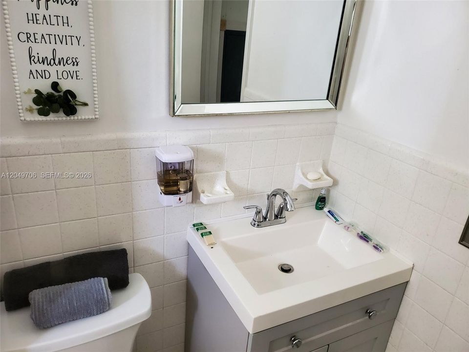 For Sale: $400,000 (2 beds, 2 baths, 1143 Square Feet)