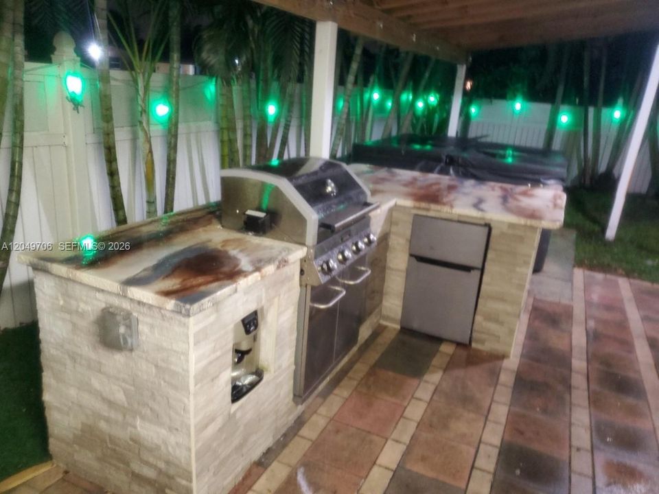 For Sale: $400,000 (2 beds, 2 baths, 1143 Square Feet)