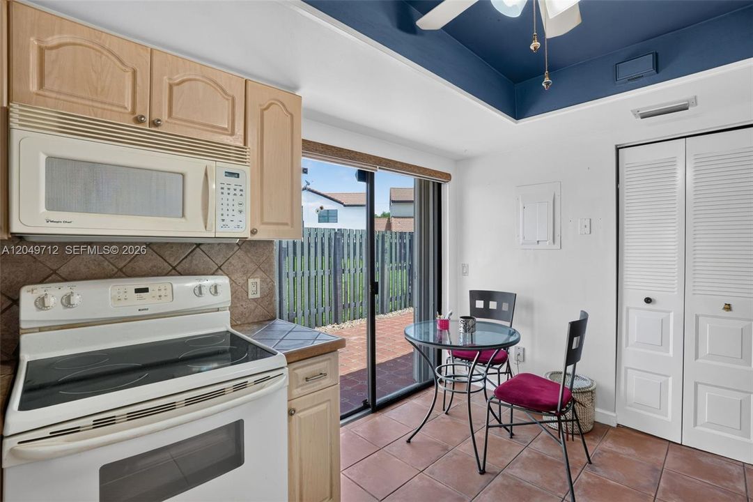 En Venta: $420,000 (3 camas, 2 baños, 1070 Pies cuadrados)