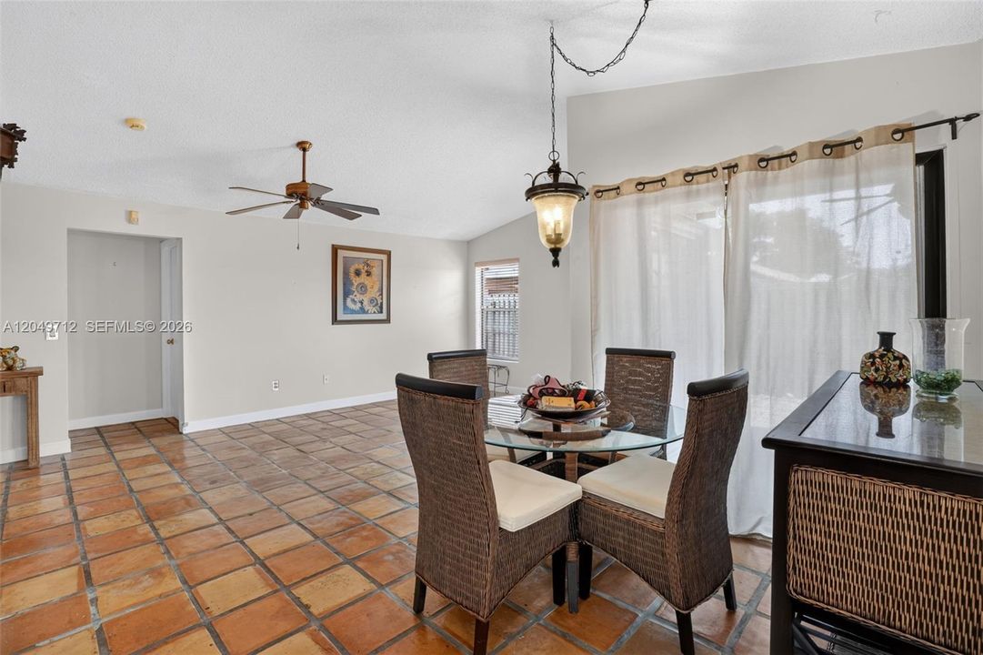 En Venta: $420,000 (3 camas, 2 baños, 1070 Pies cuadrados)