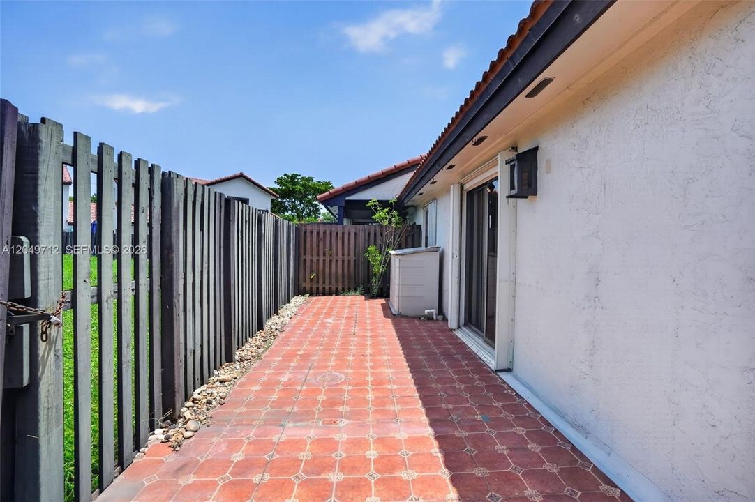En Venta: $420,000 (3 camas, 2 baños, 1070 Pies cuadrados)
