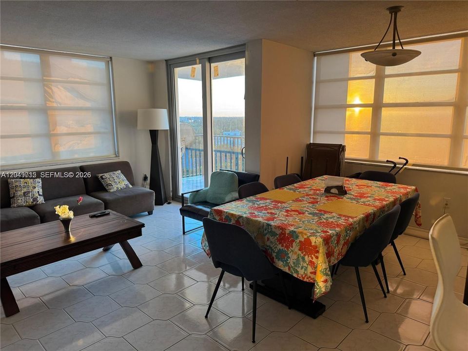 For Sale: $265,000 (2 beds, 2 baths, 1232 Square Feet)