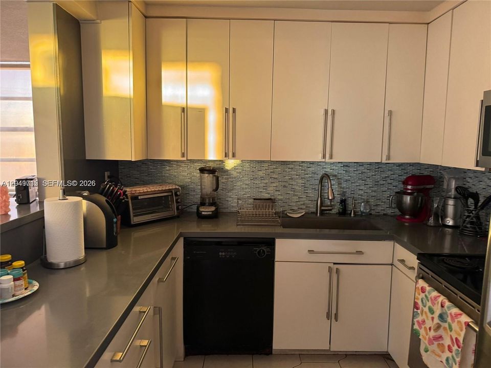 For Sale: $265,000 (2 beds, 2 baths, 1232 Square Feet)
