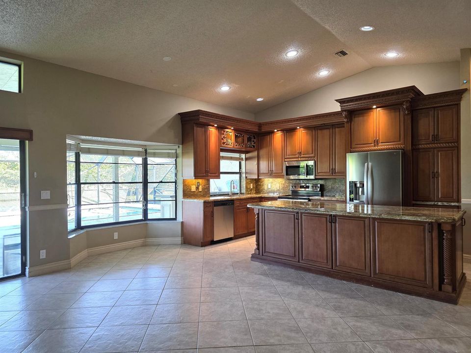 Kitchen.Breakfast Area