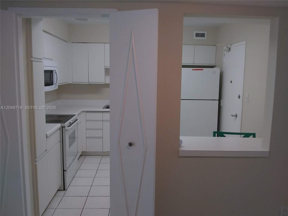 For Rent: $2,500 (1 beds, 1 baths, 910 Square Feet)
