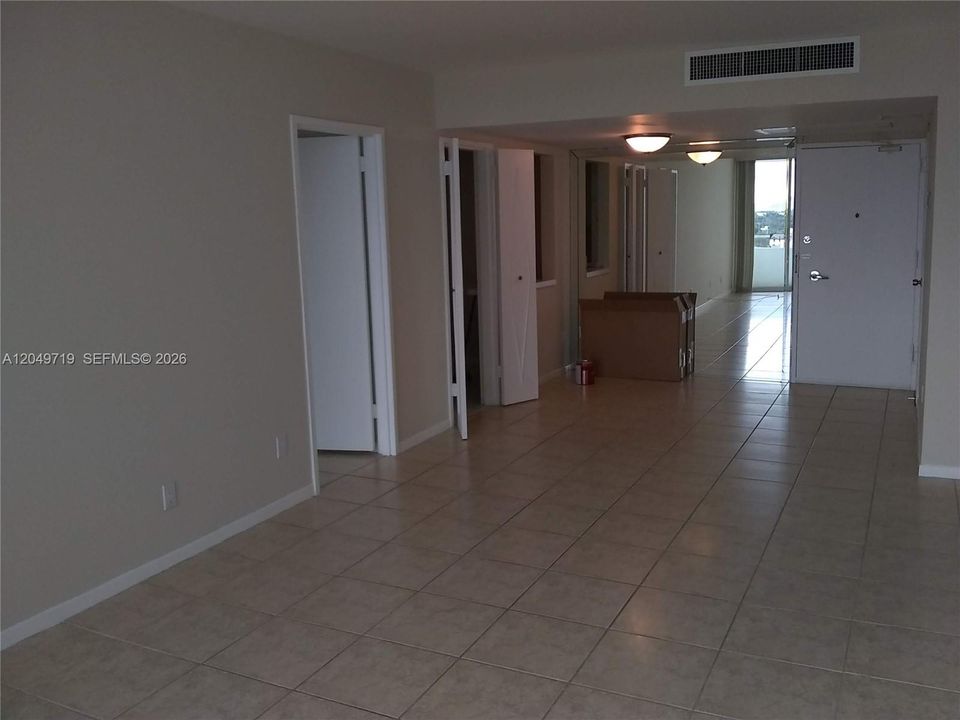 For Rent: $2,500 (1 beds, 1 baths, 910 Square Feet)