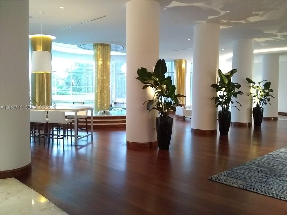 For Rent: $2,500 (1 beds, 1 baths, 910 Square Feet)