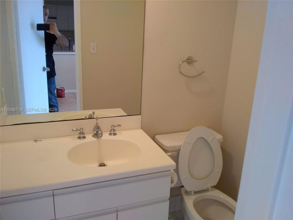 For Rent: $2,500 (1 beds, 1 baths, 910 Square Feet)