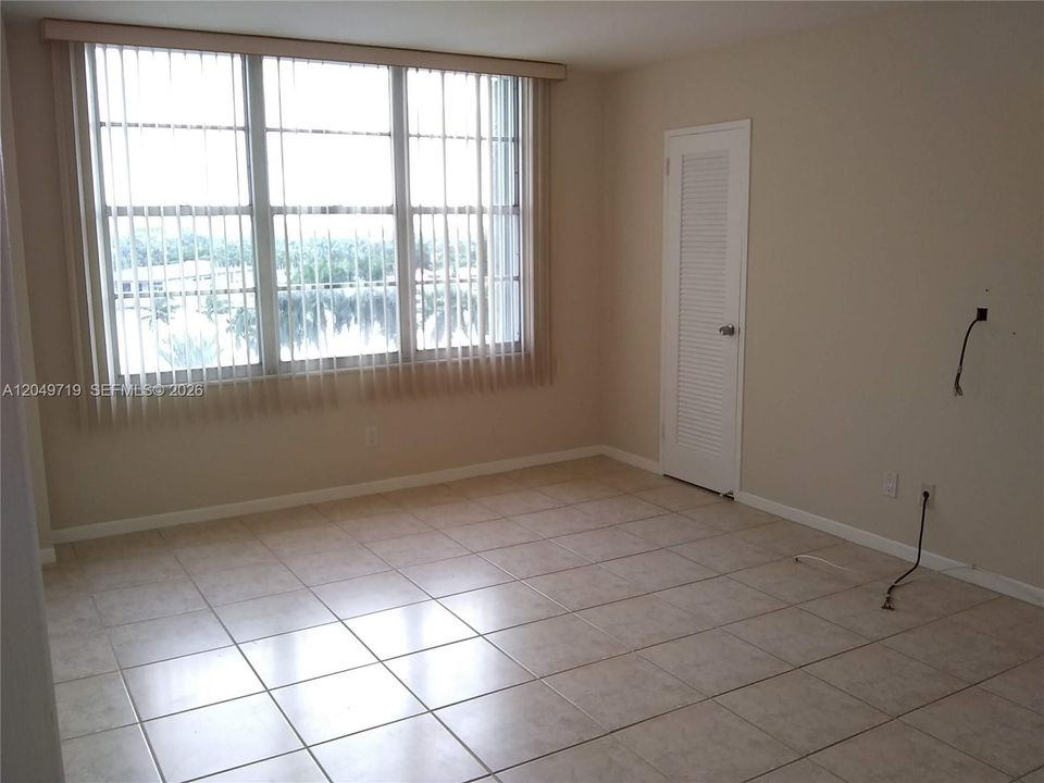 For Rent: $2,500 (1 beds, 1 baths, 910 Square Feet)