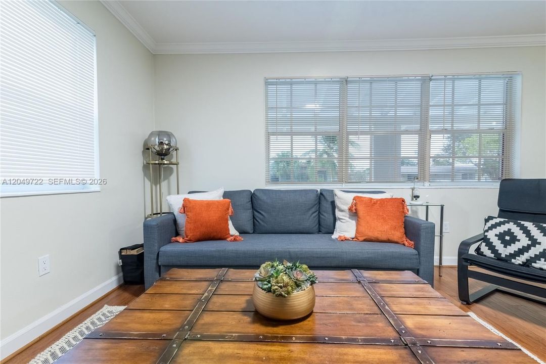 For Sale: $479,000 (2 beds, 1 baths, 965 Square Feet)
