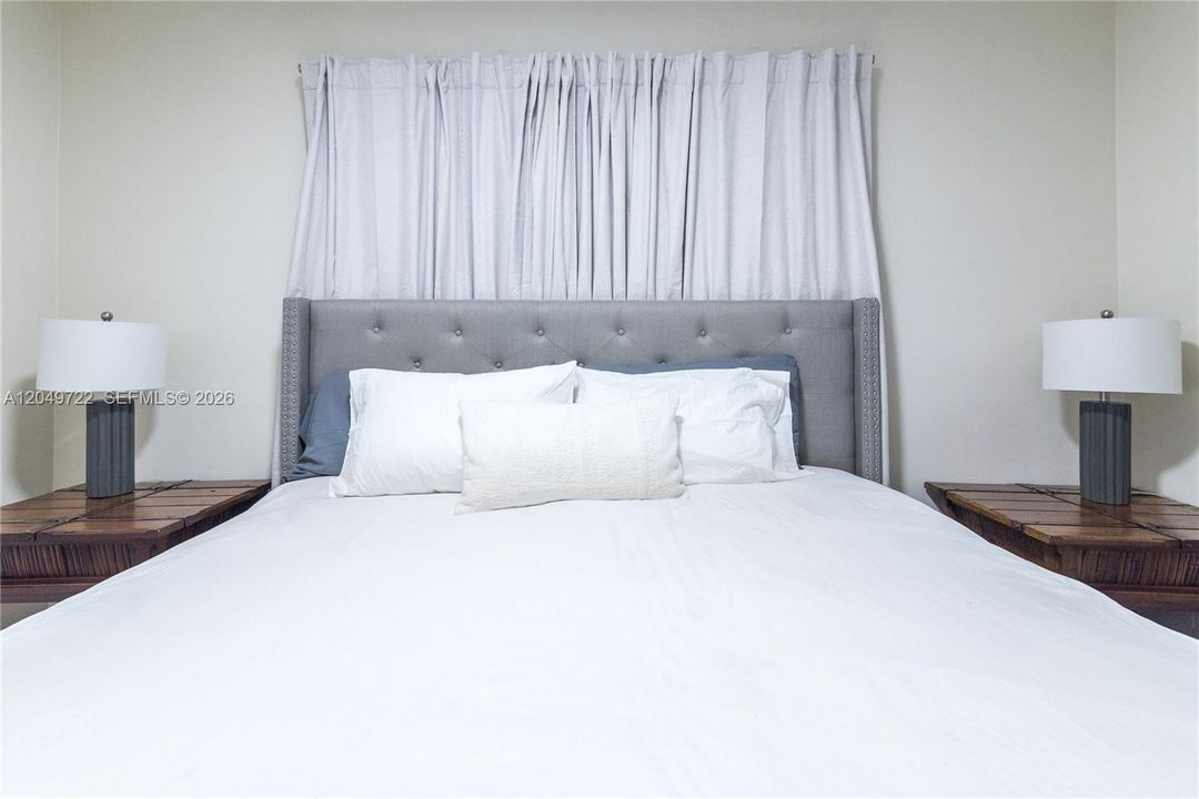 For Sale: $479,000 (2 beds, 1 baths, 965 Square Feet)