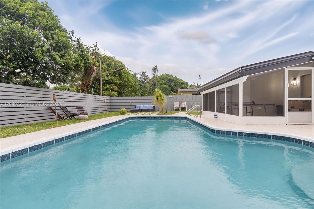 For Sale: $479,000 (2 beds, 1 baths, 965 Square Feet)