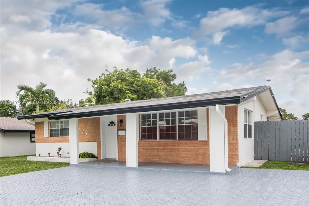 For Sale: $479,000 (2 beds, 1 baths, 965 Square Feet)