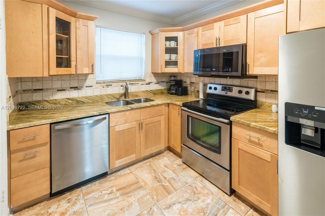 For Sale: $479,000 (2 beds, 1 baths, 965 Square Feet)